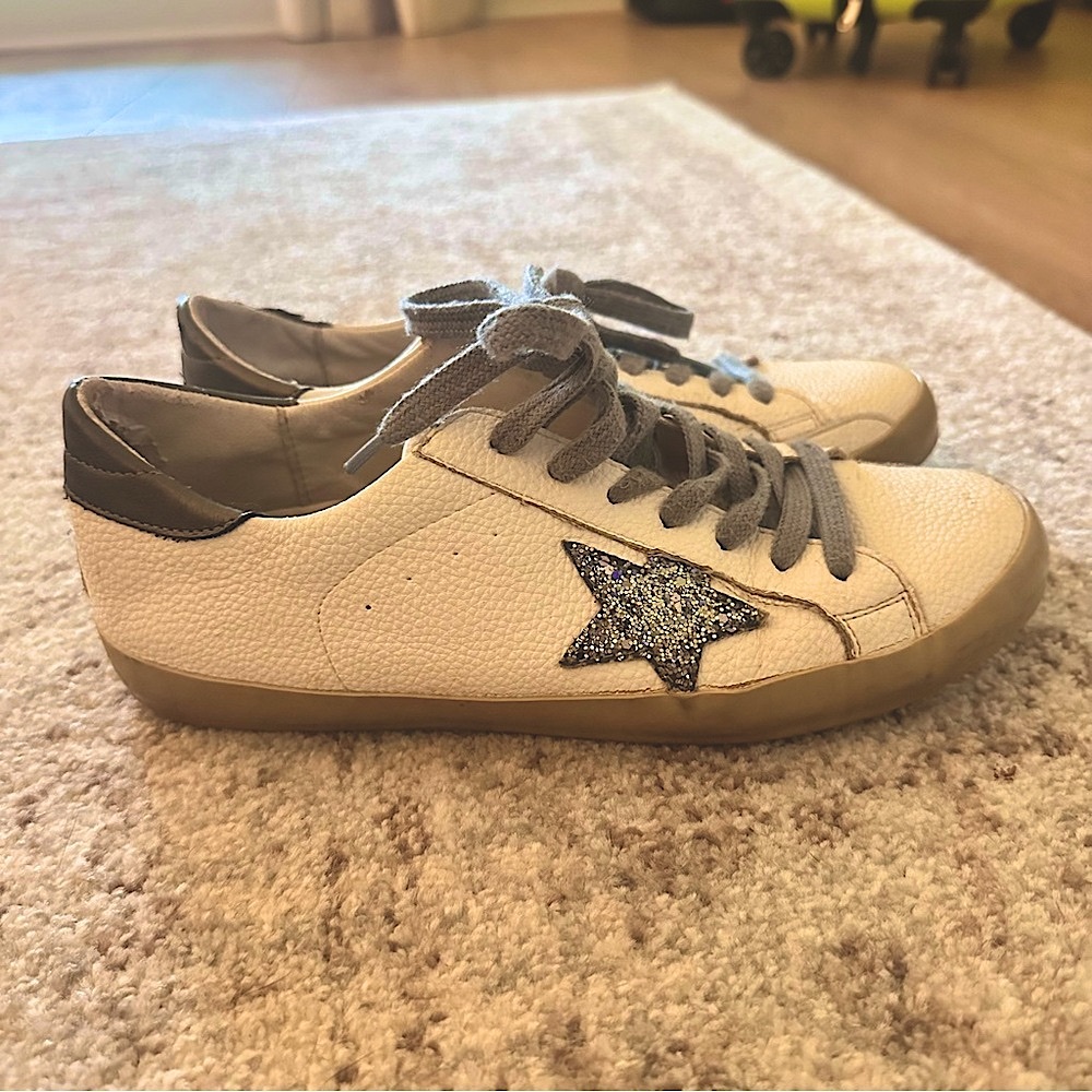 ShuShop White and Gray Sneakers with Glitter Star